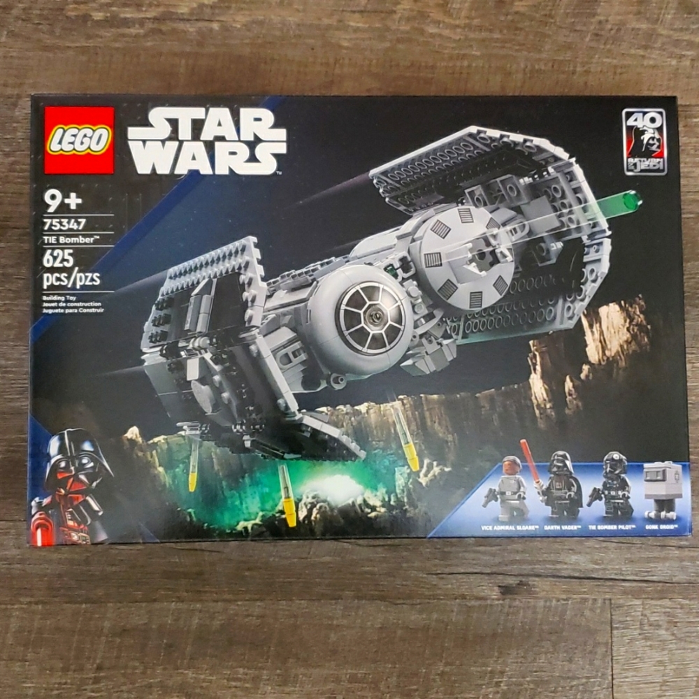 STAR WARS LEGOS. TIE BOMBER SHIP WITH DARTH VADER FIGURE AND 3 OTHERS. NEW......